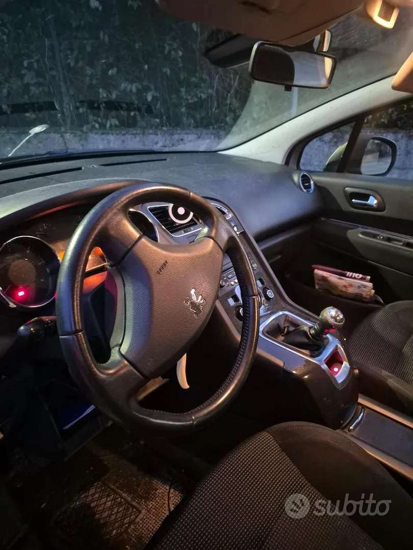Peugeot 5008 2011 photo 5