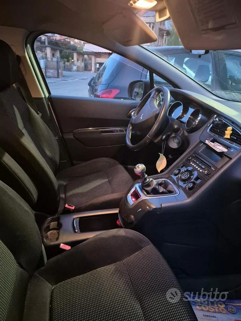 Peugeot 5008 2011 photo 3