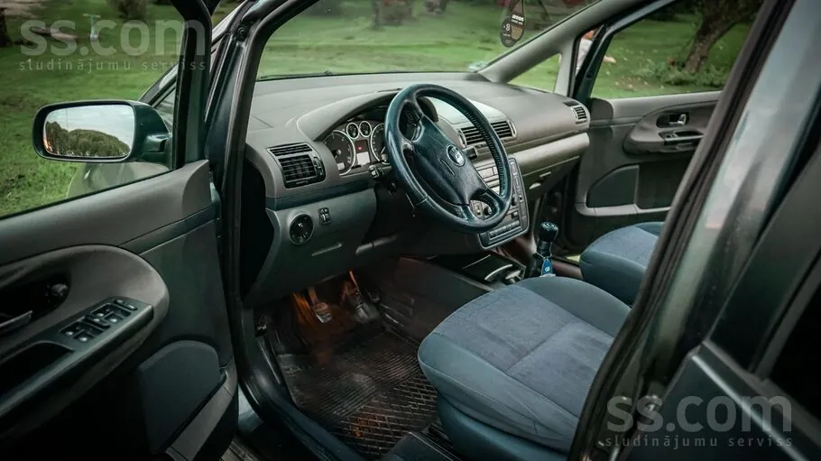 Seat Alhambra 2008 photo 3