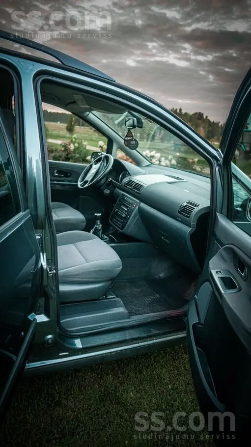 Seat Alhambra 2008 photo 5