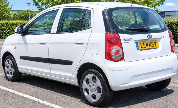 Kia Picanto 2011 photo 2
