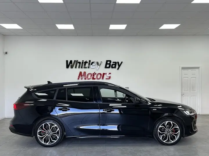Ford Focus 2023 photo 2
