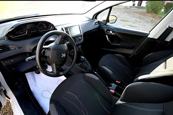 Peugeot 208 2014 photo 4