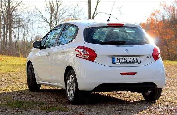 Peugeot 208 2014 photo 3