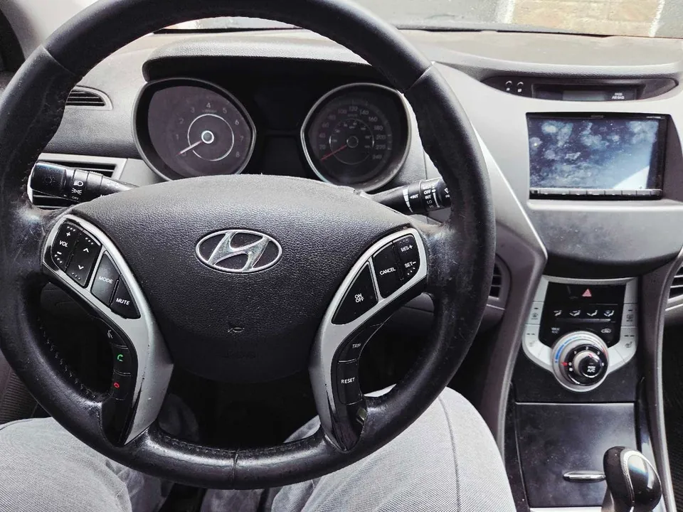 Hyundai Elantra 2012 photo 2