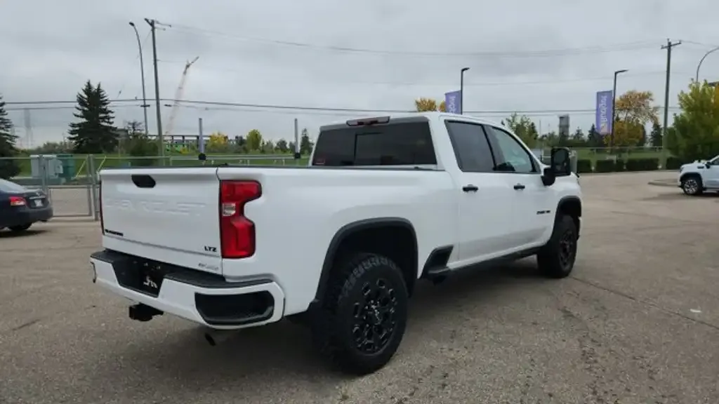 Chevrolet Silverado 2500 2024 photo 3