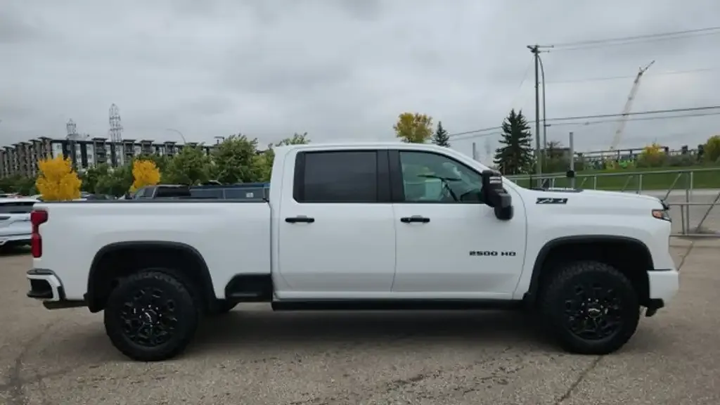 Chevrolet Silverado 2500 2024 photo 2