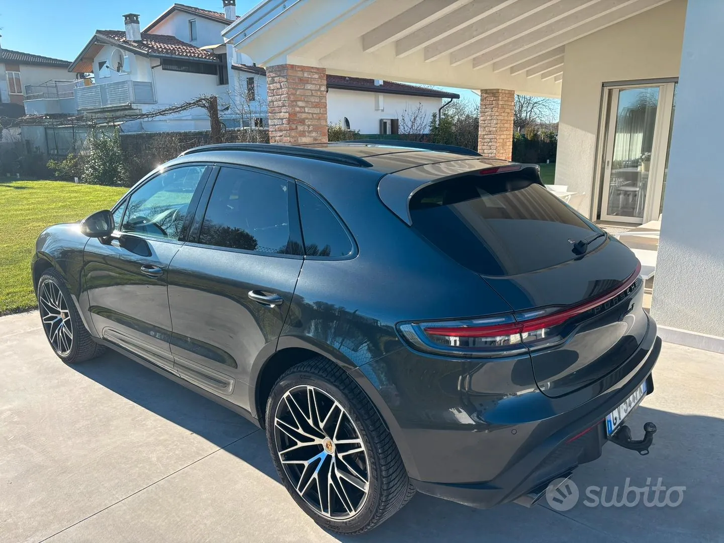 Porsche Macan 2023 photo 2