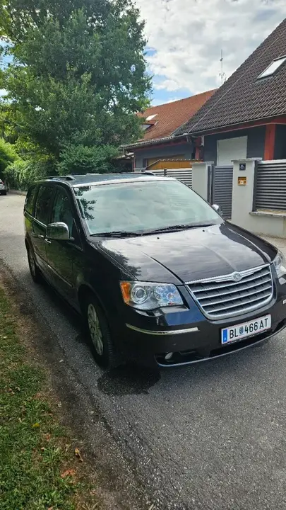 Chrysler Voyager 2010 photo 3