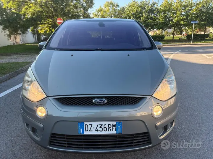 Ford S-Max 2010 photo 3