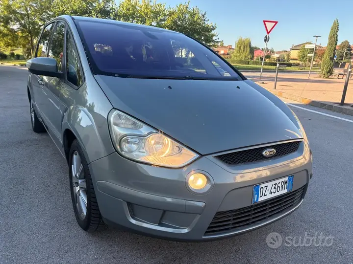 Ford S-Max 2010 photo 4
