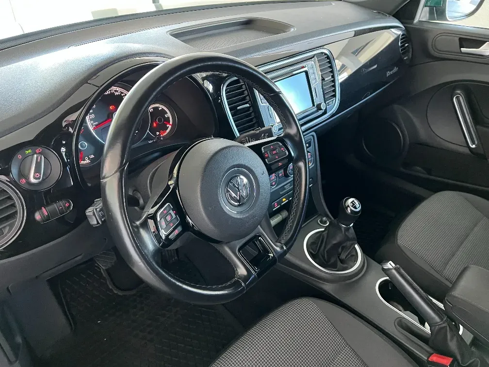 Volkswagen Beetle 2016 photo 2