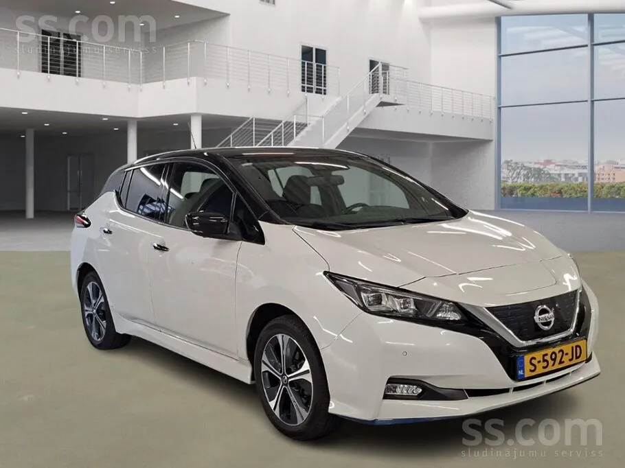 Nissan Leaf 2020 photo 2