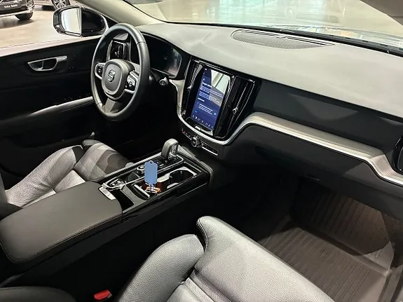 Volvo V60 2025 photo 2