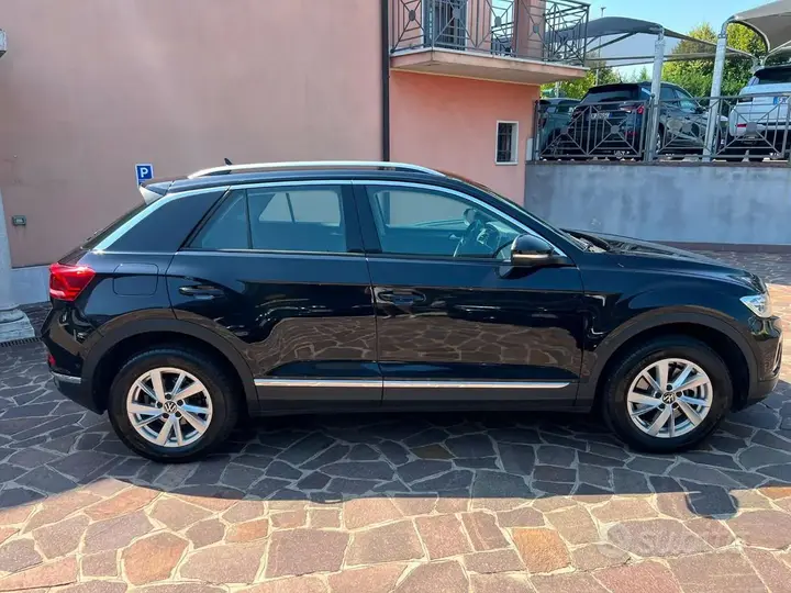 Volkswagen T-Roc 2023 photo 2