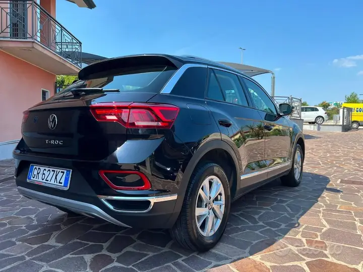 Volkswagen T-Roc 2023 photo 3