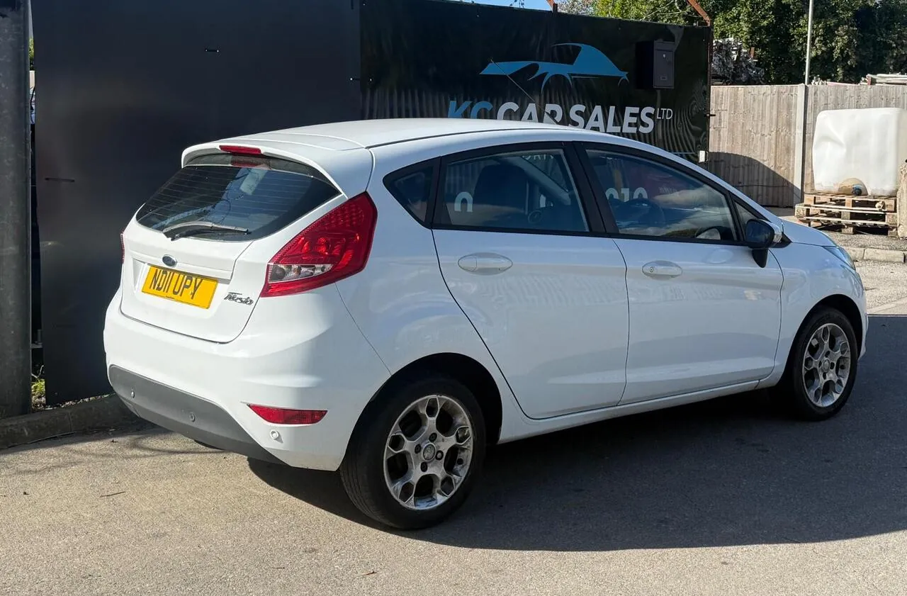 Ford Fiesta 2011 photo 3