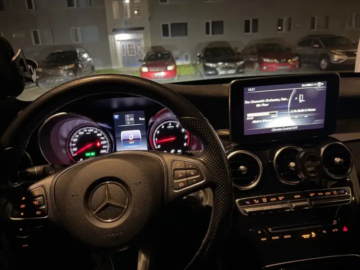 Mercedes-Benz C300 2018 photo 2