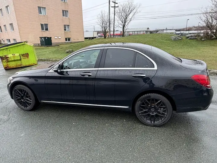 Mercedes-Benz C300 2018 photo 4