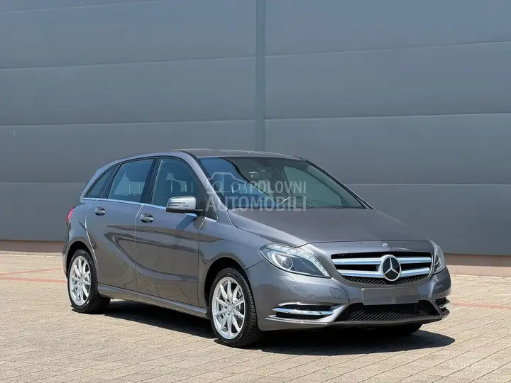 Mercedes-Benz B 180 2014 photo 3