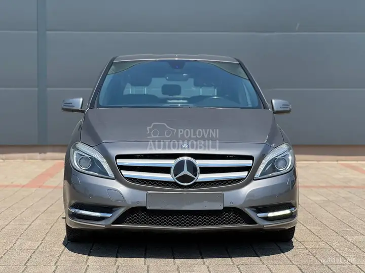 Mercedes-Benz B 180 2014 photo 2