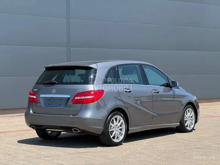 Mercedes-Benz B 180 2014 photo 5