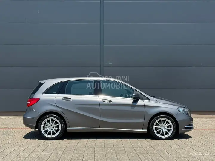 Mercedes-Benz B 180 2014 photo 4
