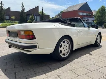 Porsche 944