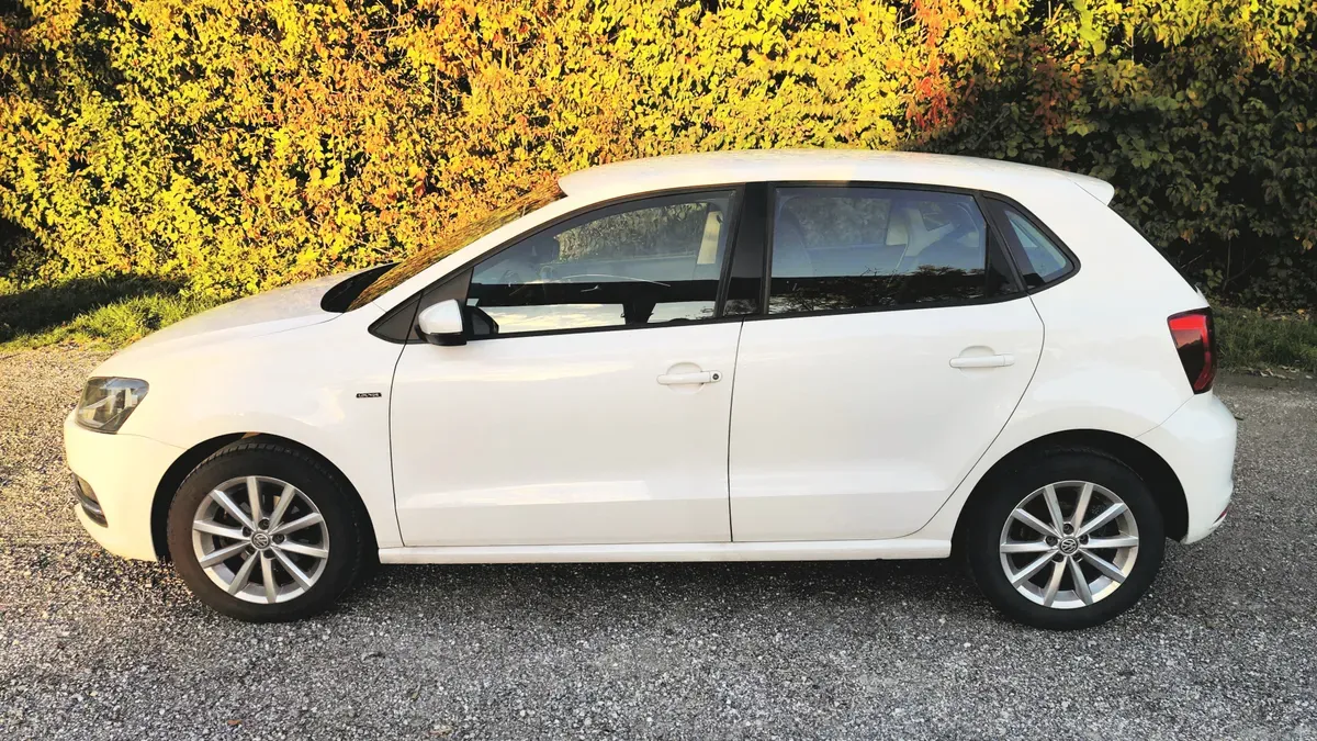 Volkswagen Polo 2015 photo 3
