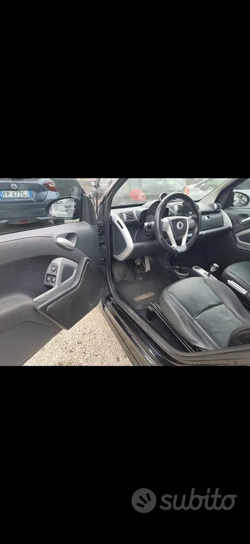 Smart Fortwo 2011 photo 2