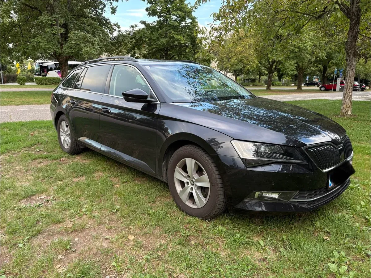 Skoda Superb 2018 photo 2