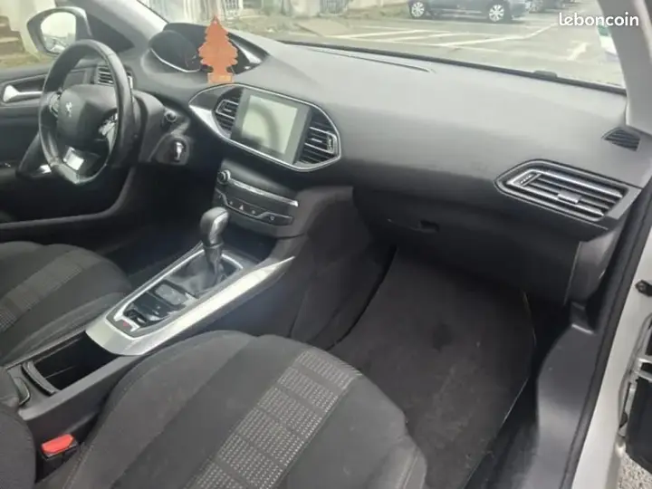 Peugeot 308 2015 photo 5