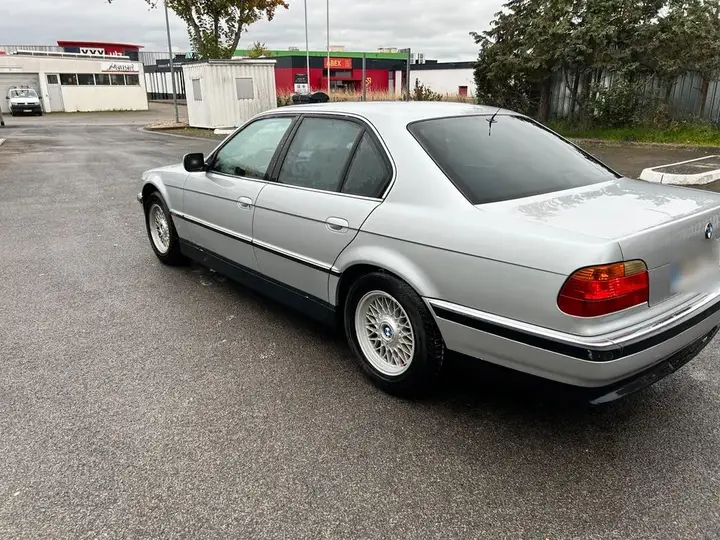 BMW 750I
