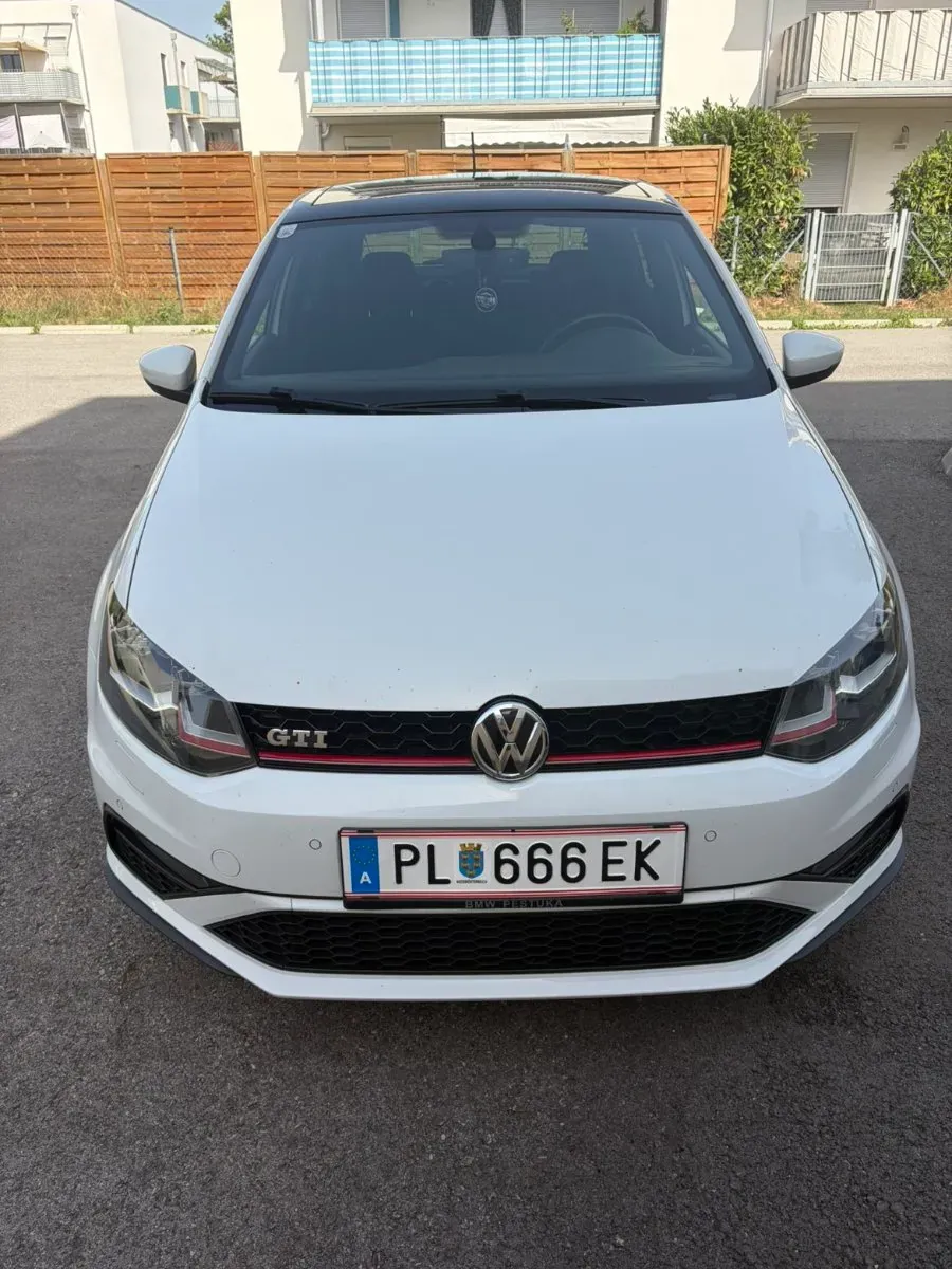 Volkswagen Polo 2016 photo 2