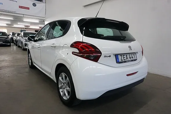 Peugeot 208 2018 photo 3