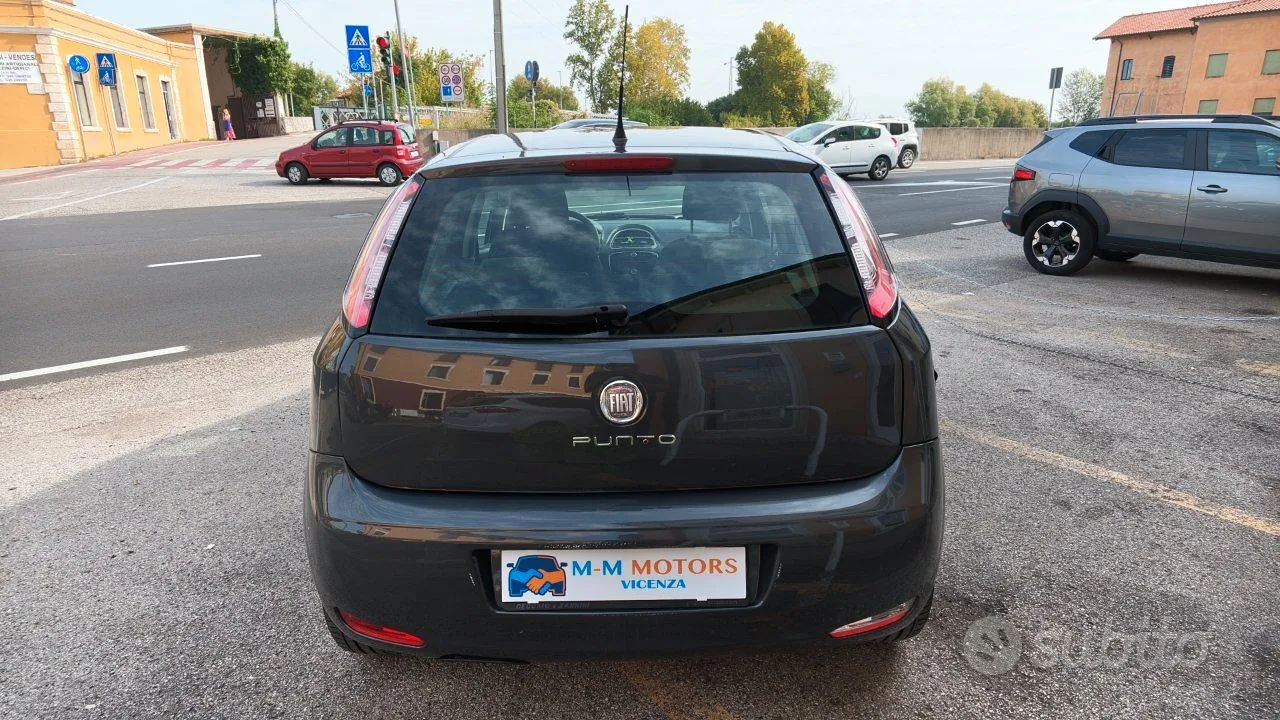 Fiat Grande Punto 2012 photo 4
