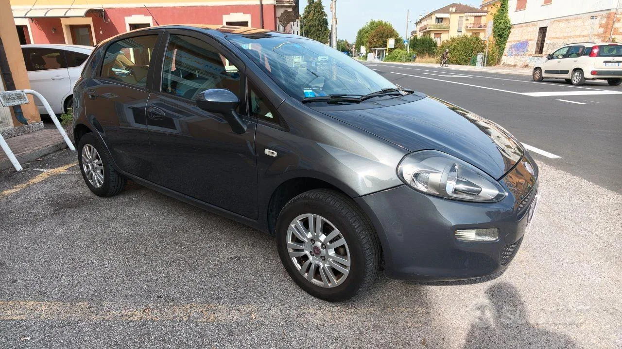 Fiat Grande Punto 2012 photo 3