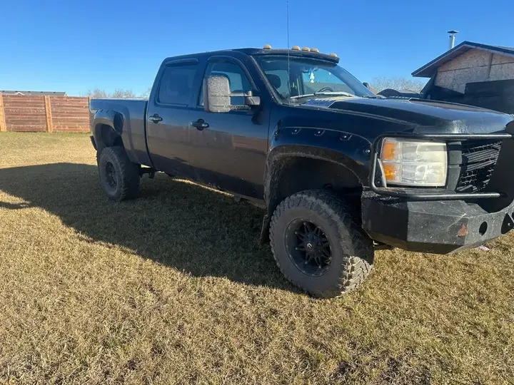 Chevrolet Silverado 2010 photo 3