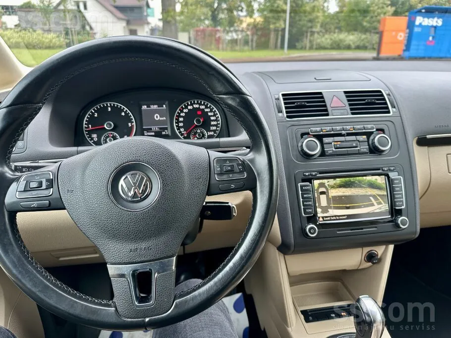 Volkswagen Touran 2011 photo 4