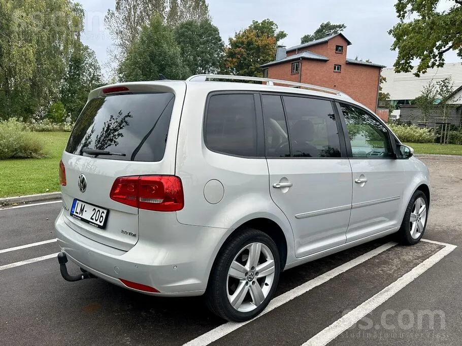 Volkswagen Touran 2011 photo 2