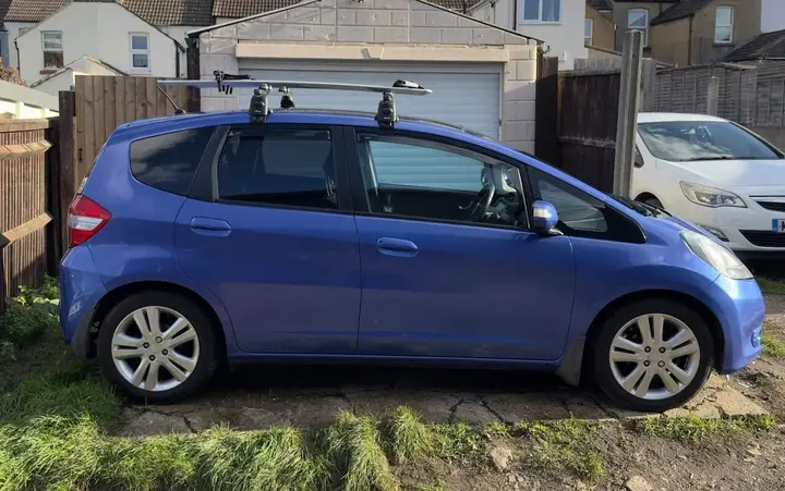 Honda Jazz 2011 photo 2
