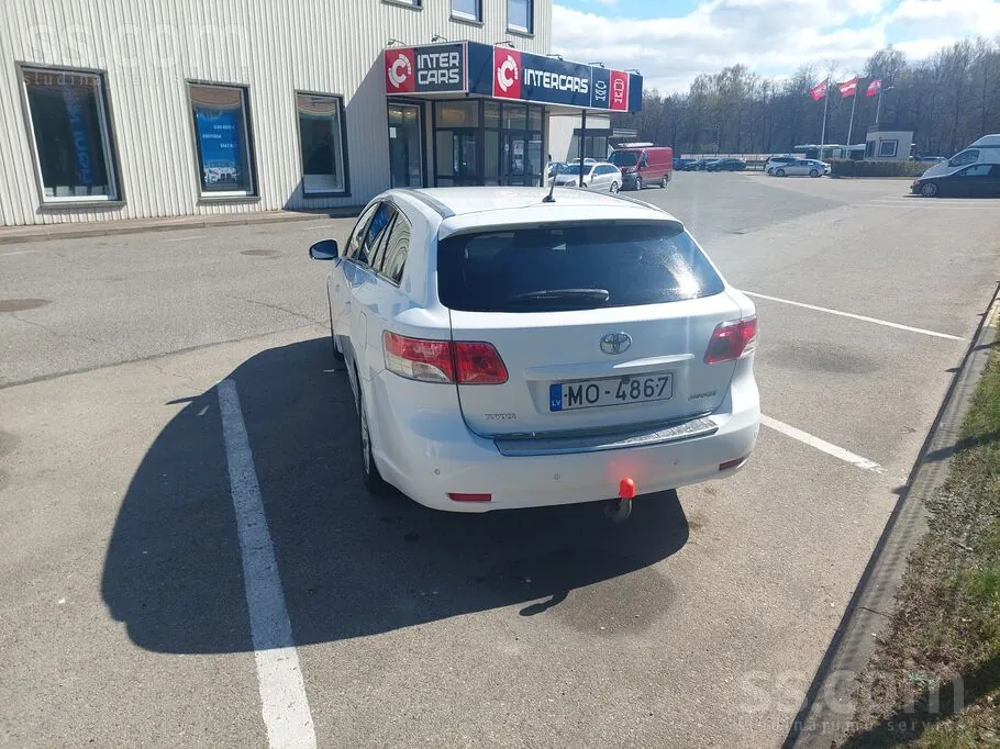 Toyota Avensis 2011 photo 2