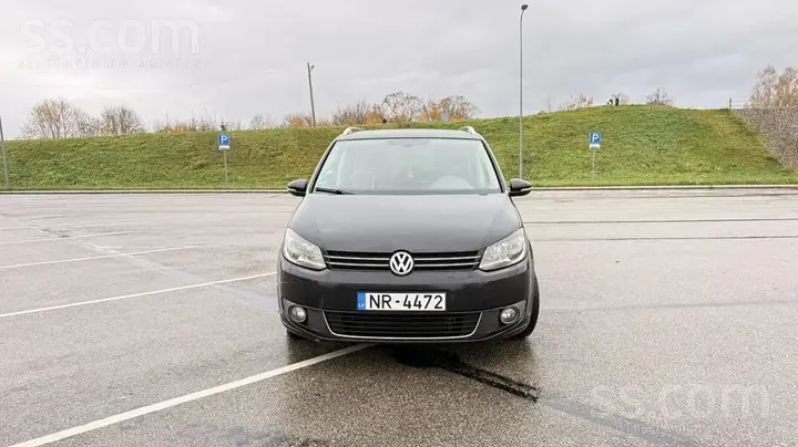 Volkswagen Touran 2011 photo 2