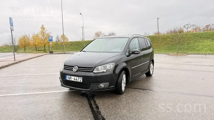 Volkswagen Touran 2011 photo 3