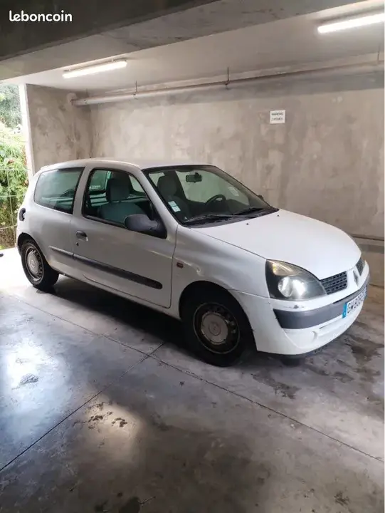 Renault Clio 2002 photo 2