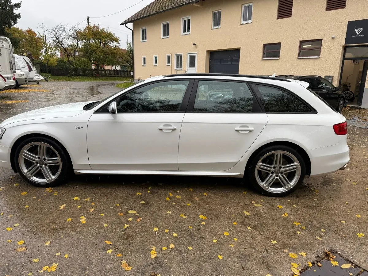 Audi A4 2012 photo 2
