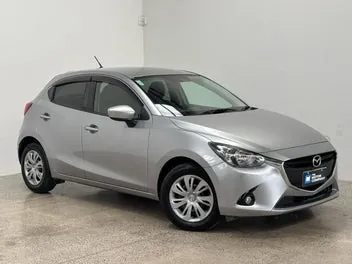 Mazda Demio 2016 photo 2