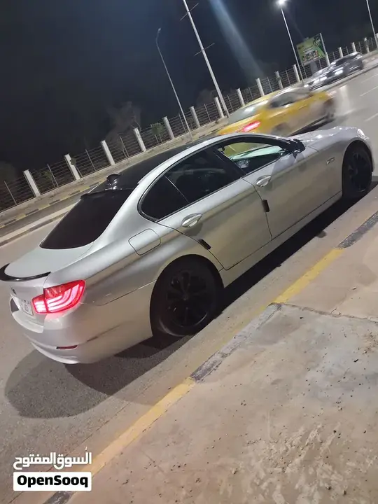 BMW 5 Series 2011 photo 2