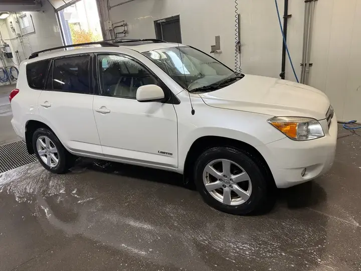 Toyota Rav4 2008 photo 2