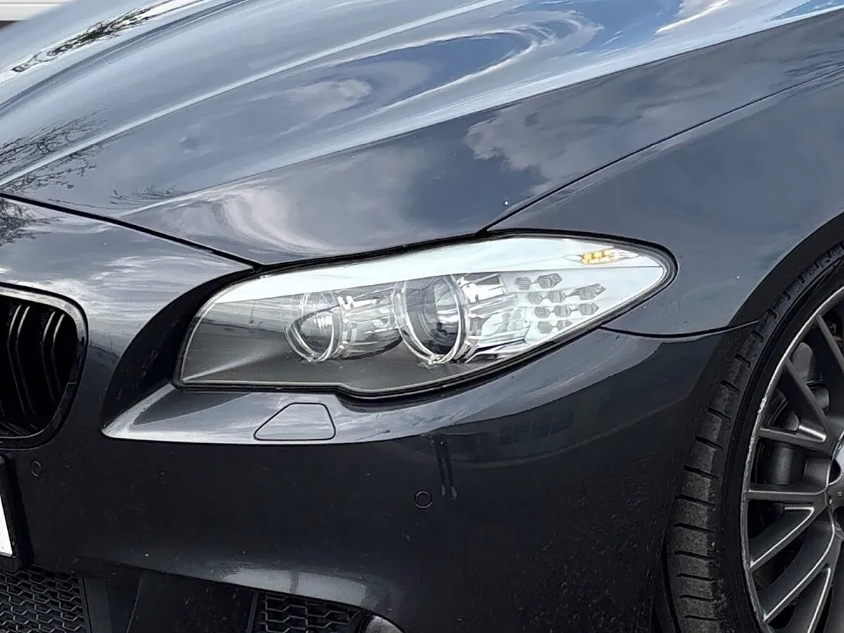 BMW 5 Series 2011 photo 2